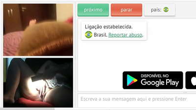 Tradire mentre il marito lavora, la moglie sexy mostra la figa agli estranei